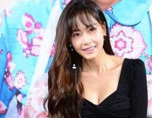 洪秀贤照片,从照片看她的风采与魅力